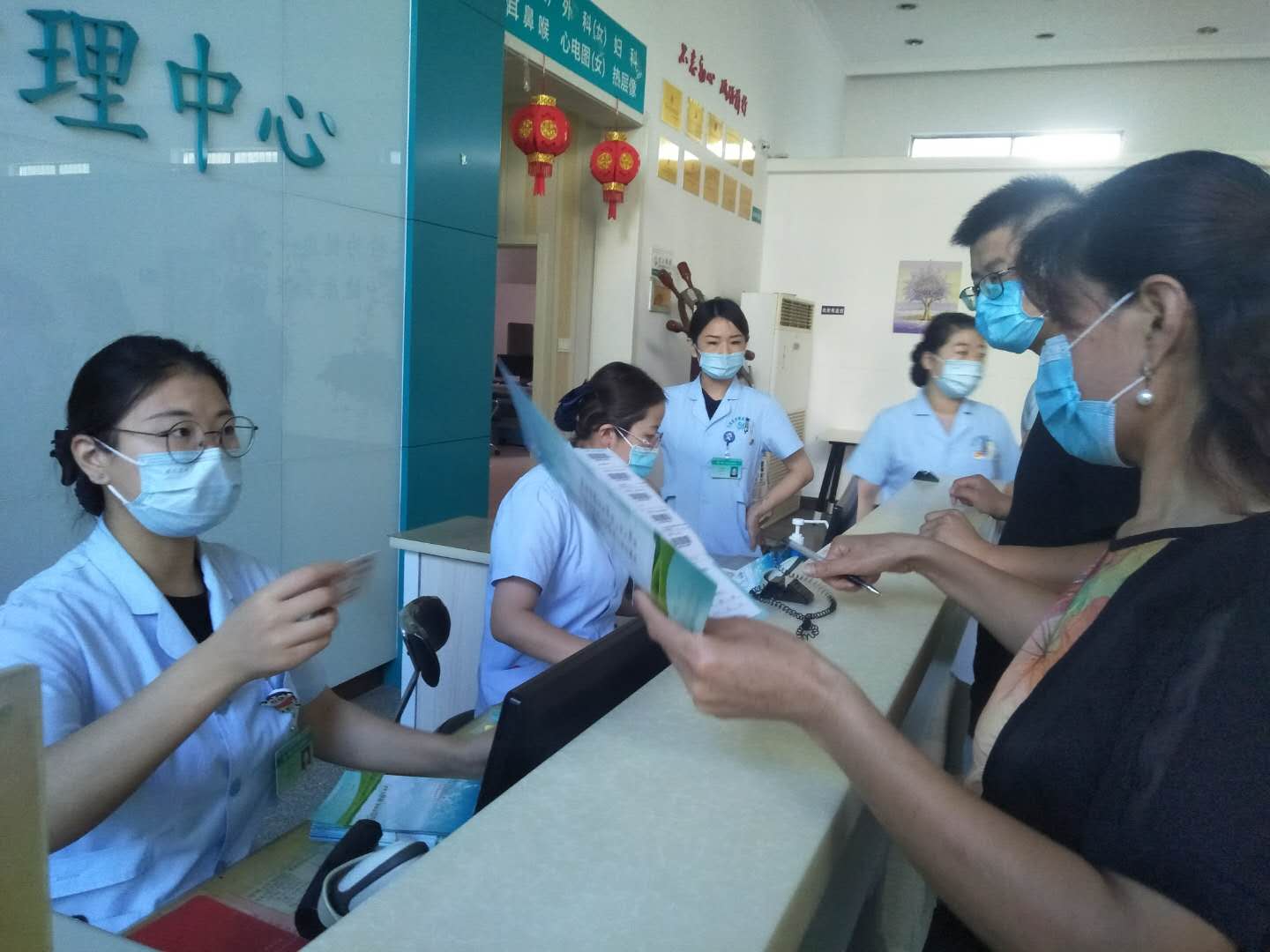 以人为本，关爱员工——临投物业公司组织员工进行体检活动
